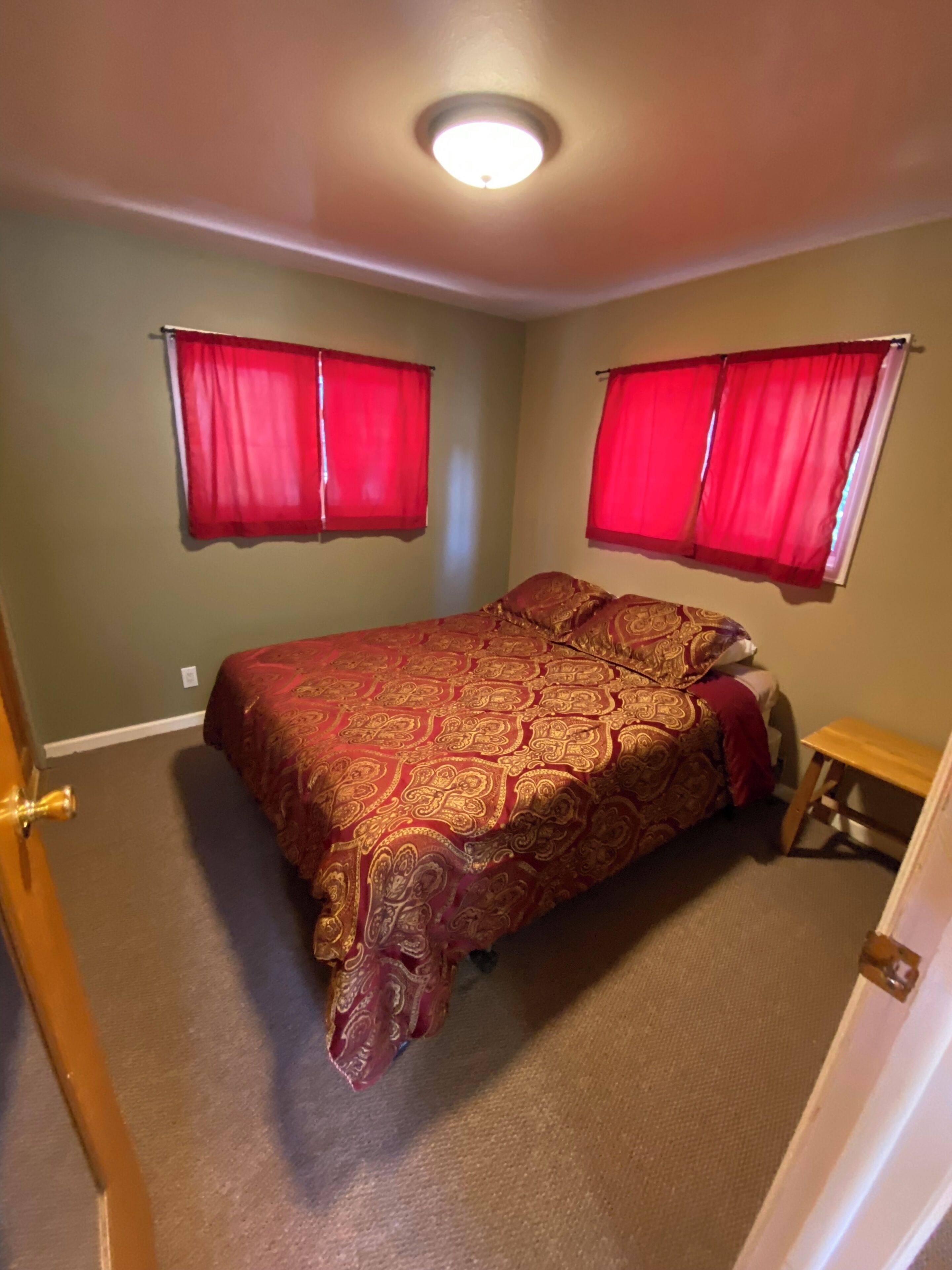 Free WiFi, bed sheets