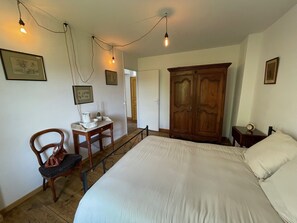 2 bedrooms, WiFi, bed sheets