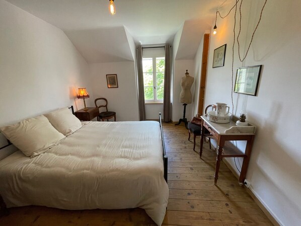 2 bedrooms, WiFi, bed sheets