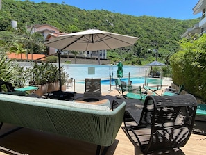 Huoneisto | Uima-allas | 8 sisäuima-allasta