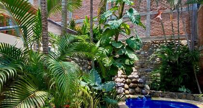 Concha - Casa MoJo's cozy 1BR, garden, pool