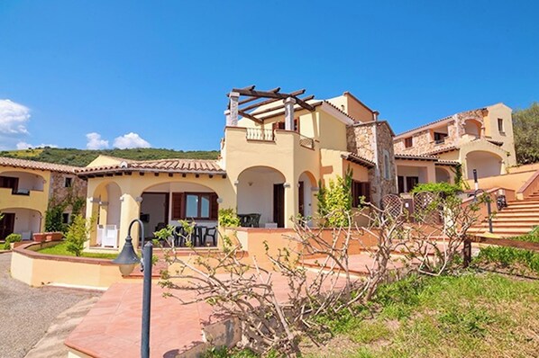 Front of property - Residence with swimming pool near Budoni (Budoni)