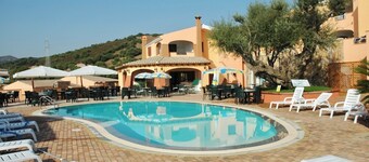 Residence with swimming pool near Budoni