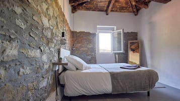 5 habitaciones, tabla de planchar con plancha, wifi y ropa de cama