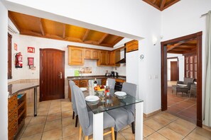 Fridge, oven, dishwasher, coffee/tea maker