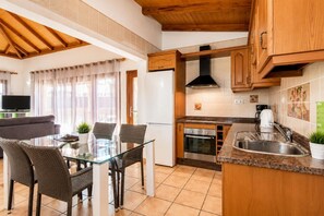 Fridge, oven, dishwasher, coffee/tea maker