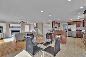 Dining - Oceanfront Villa •Panoramic NYC Views +Luxury Home (Keansburg)
