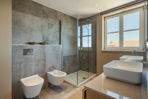 Hair dryer, towels - Villa Natalie – Accessible Design Stone Villa (Vabriga)