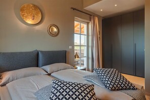 3 habitaciones, escritorio, tabla de planchar con plancha y wifi gratis 