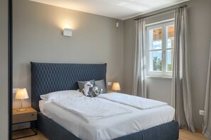 3 dormitoris, escriptori, planxa i posts de planxar i wifi gratuïta 