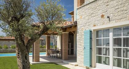 Villa Oaza – A Stone Oasis with Sea View