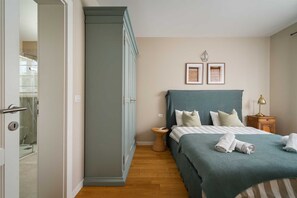 3 habitaciones, escritorio, tabla de planchar con plancha y wifi gratis