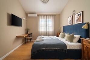 3 bedrooms, desk, iron/ironing board, free WiFi