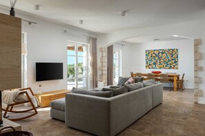 TV, fireplace, DVD player, stereo