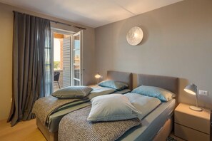3 bedrooms, desk, iron/ironing board, free WiFi