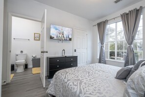 3 bedrooms, desk, iron/ironing board, travel crib