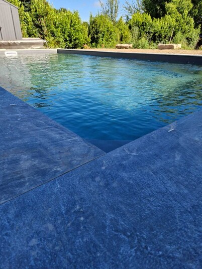 2 comfort suites in Maison d'Hôtes, swimming pool, billiards room. Capacity 8-9 pers.