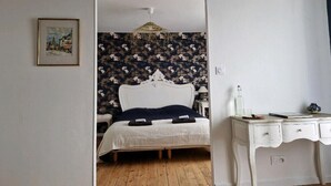 2 soverom, skrivebord, reiseseng for barn og wi-fi