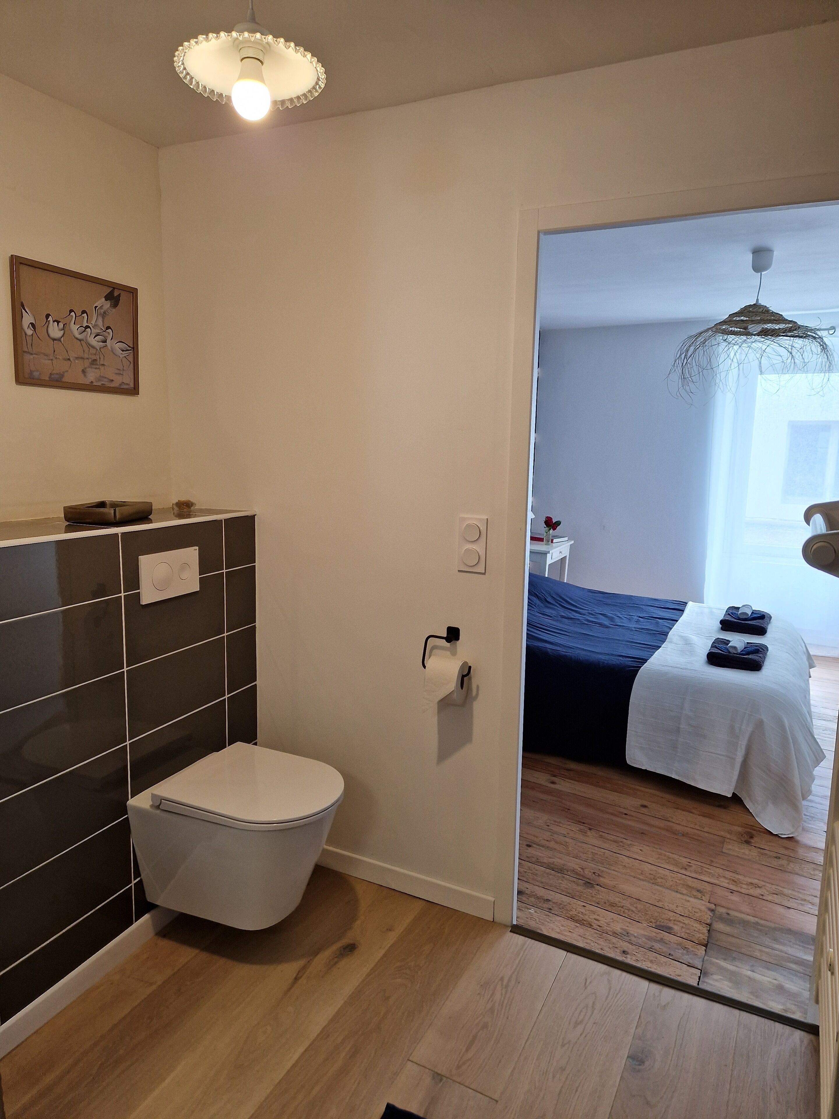 2 habitaciones, escritorio, cuna de viaje y wifi 