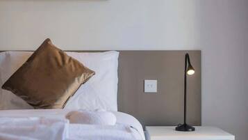 1 habitación, tabla de planchar con plancha, wifi y ropa de cama