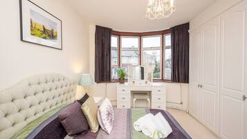 3 bedrooms, iron/ironing board, free WiFi, bed sheets