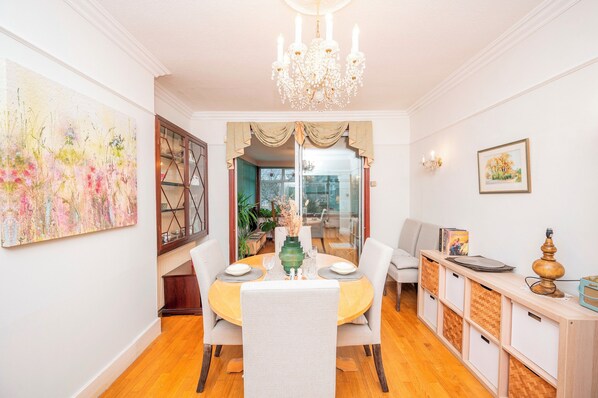 Dining - Spacious 3bedroom house near Crystal Palace London  - Pass the Keys (London)
