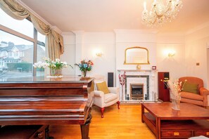 Lobby - Spacious 3bedroom house near Crystal Palace London  - Pass the Keys (London)