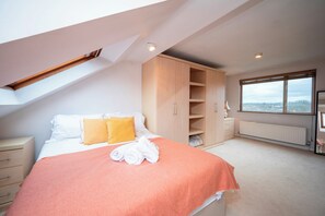3 chambres, fer et planche à repasser, Wi-Fi gratuit, draps fournis