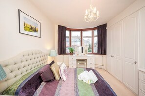 3 bedrooms, iron/ironing board, free WiFi, bed sheets - Spacious 3bedroom house near Crystal Palace London  - Pass the Keys (London)