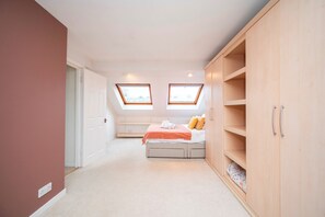 3 bedrooms, iron/ironing board, free WiFi, bed sheets - Spacious 3bedroom house near Crystal Palace London  - Pass the Keys (London)