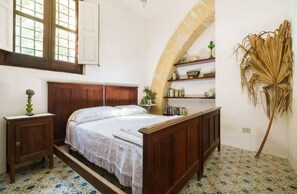 9 bedrooms, iron/ironing board, WiFi, bed sheets