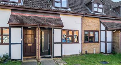 Hersham Apartment – Ideal for Work & Relaxation - Pass the Keys