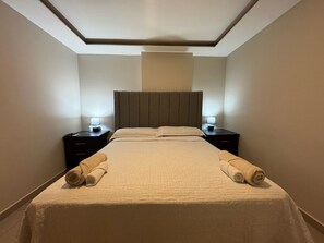 1 habitación, escritorio, tabla de planchar con plancha y wifi gratis 