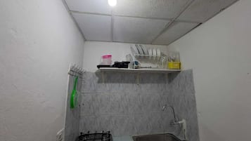 Talheres/pratos/utensĂlios de cozinha