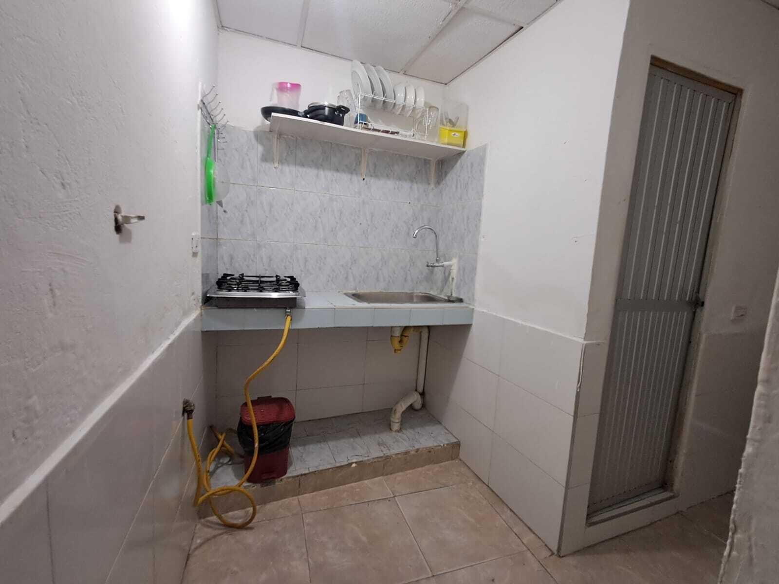 Batterie de cuisine, vaisselle et ustensiles