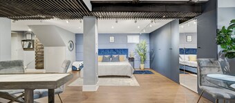Newly renovated Stylish apartment close to Airport!