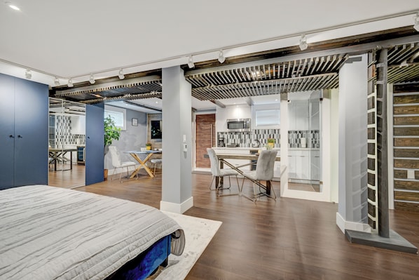 1 quarto, escrivaninha, ferros/tábuas de passar roupa, Wi-Fi de cortesia