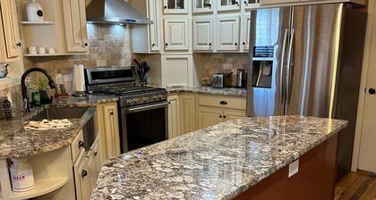 COZY COUNTRY HOME, close to trails and scenic views of the Grand Valley!