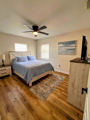 Strykejern/-brett, internettilgang og sengetøy