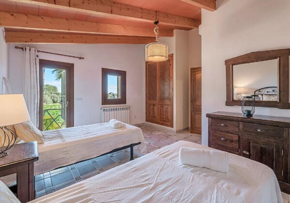 4 chambres, accĂšs au Wi-Fi (inclus), literie fournie