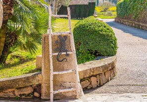 Property grounds - Villa es Rafal by Mallorca North Villas  (Santa Margalida)