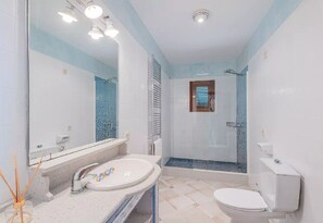 Douche, serviettes fournies