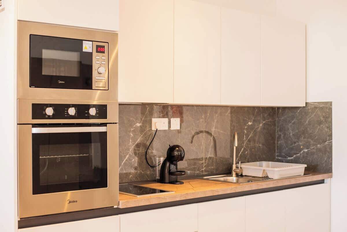 Fridge, microwave, oven, stovetop