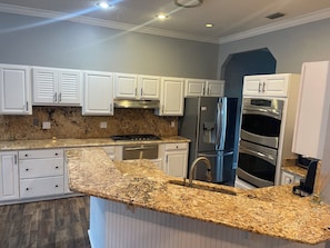 Fridge, microwave, oven, stovetop - Gorgeous 4/3 pool home in Lake Mary FL a bedroom community of Orlando (Lake Mary)