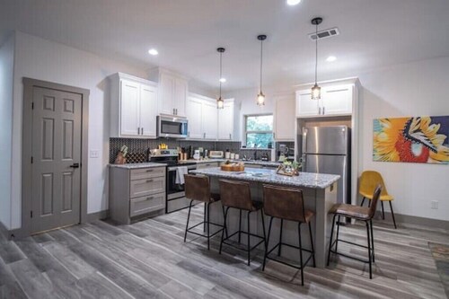 Hot Tub Paradise: Fire Pit - BBQ - Family/Couples