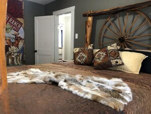 3 slaapkamers, een strijkplank/strijkijzer, reisbedje, gratis wifi