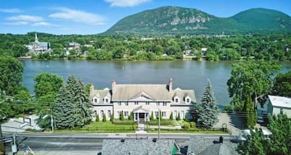 Wake Up to Mont-Saint-Hilaire Views — Waterfront Home Near Montreal