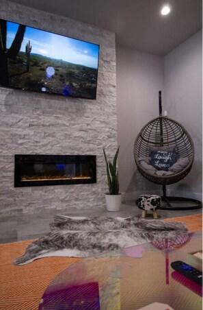 Interior - Hot Tub Serenity: A Stellar Stay - 4 b/3b Amazing (Denison)