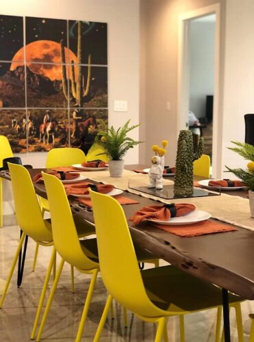 Hot Tub Serenity: A Stellar Stay - 4 b/3b Amazing