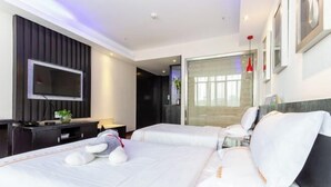 A hotel room with a bed, a desk, a TV, and a bathroom. - Lemon Hotel (Karamay Dushanzi) (Karamay)